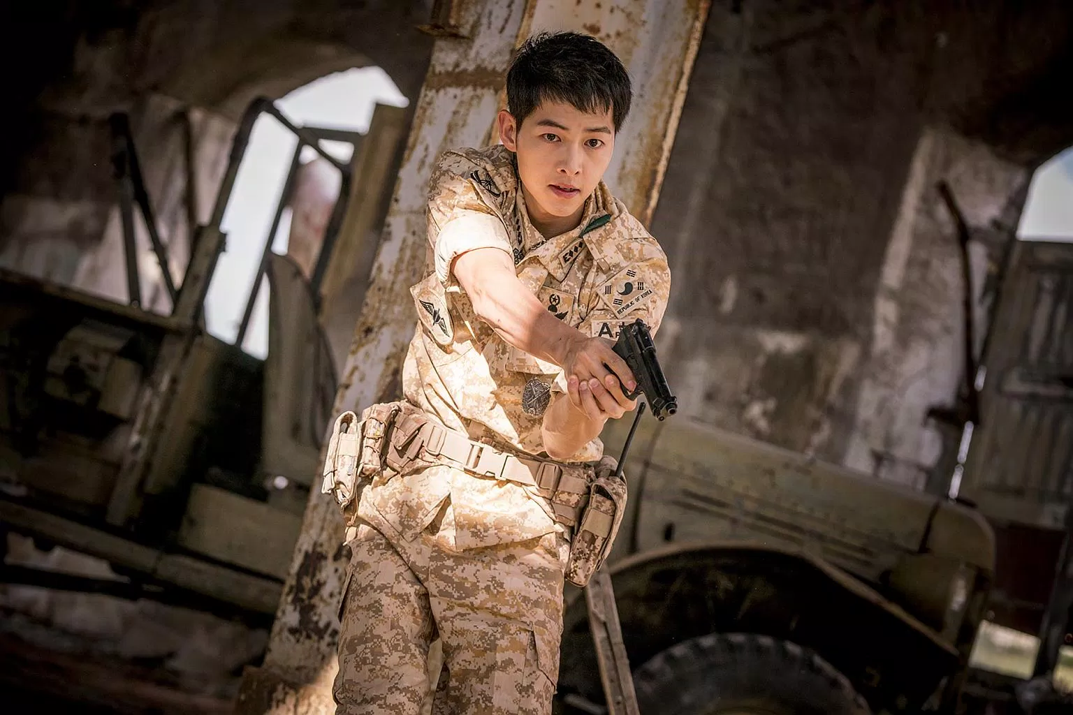 Song Joong Ki trong drama Hậu Duệ Mặt Trời (Descendants of The Sun). (Nguồn: Internet)