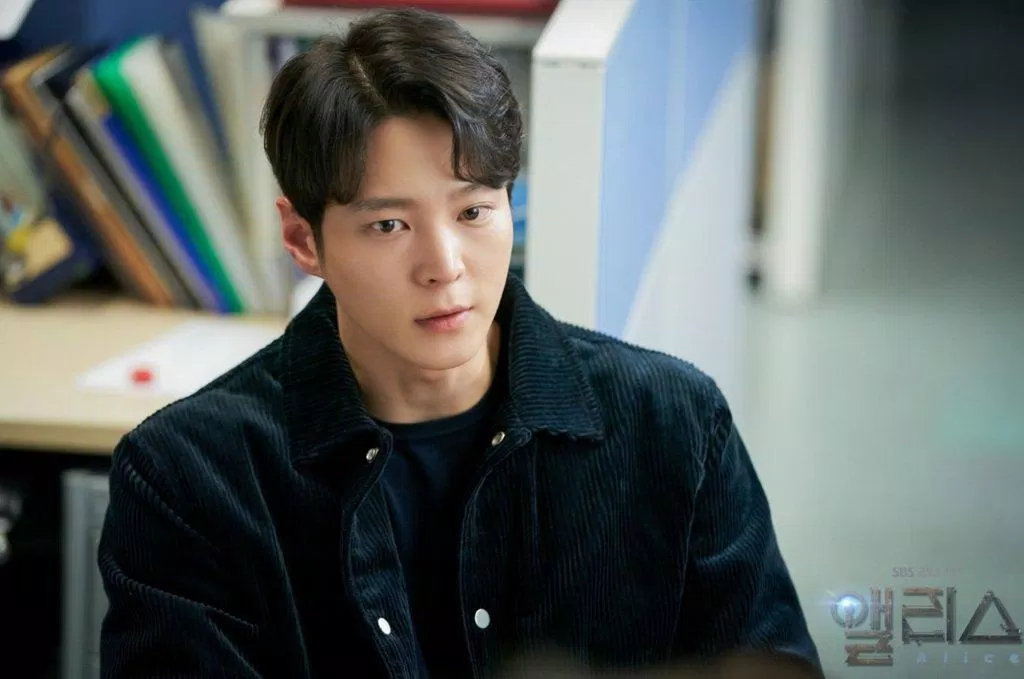 Joo Won trong drama Xứ Sở Alice (Alice). (Nguồn: Internet)