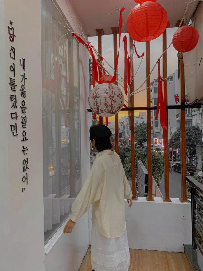 Một góc sống ảo mang hơi thở Hàn Quốc bên ô cửa sổ (Ảnh: Internet).