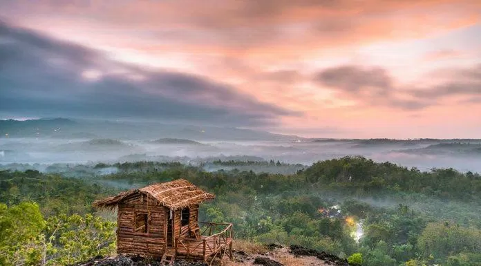 Ngôi nhà lẻ loi giữa vùng rừng núi - cũng là một bức ảnh lọt top 50 của năm 2019 (Ảnh: Internet).
