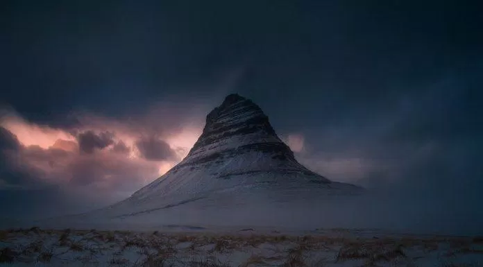 Ảnh chụp tại Kirkufell, Iceland (Ảnh: Internet).