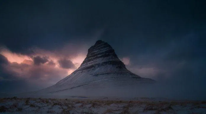 Ảnh chụp tại Kirkufell, Iceland (Ảnh: Internet). Ảnh chụp tại Kirkufell, Iceland (Ảnh: Internet).