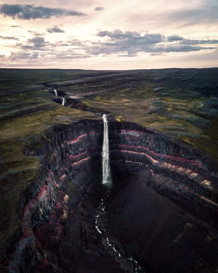 Ảnh chụp tại thác Hengifoss, Iceland (Ảnh: Internet).