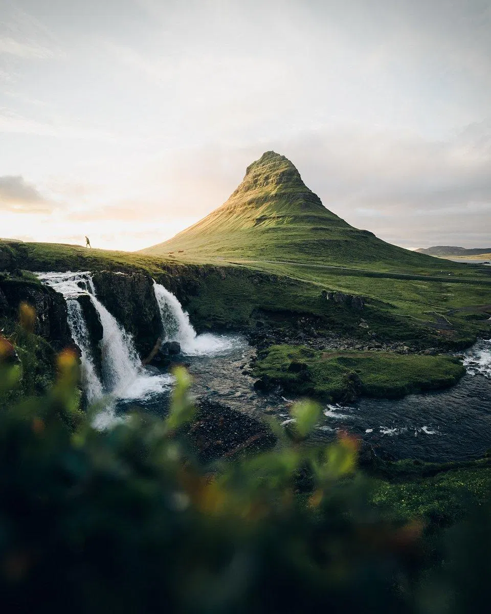 Ảnh chụp tại núi Kirkjufell, Iceland (Ảnh: Internet). Ảnh chụp tại núi Kirkjufell, Iceland (Ảnh: Internet).