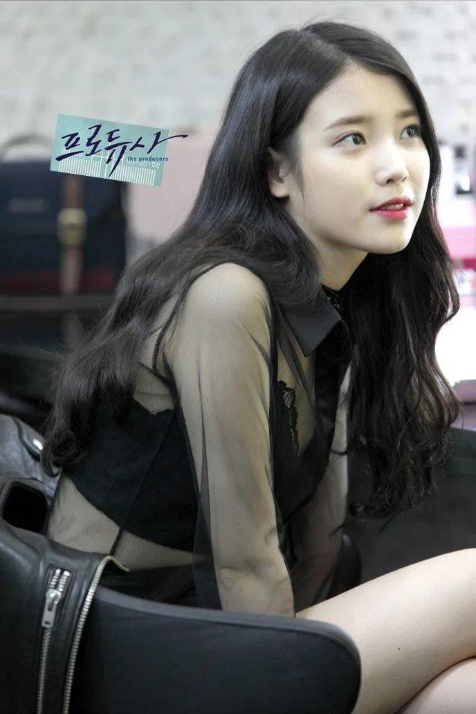 Mái tóc đen và đôi môi đỏ - một trong nững sự kết hợp cổ điển nhưng không bao giờ lỗi thời Mái tóc đen và đôi môi đỏ - một trong nững sự kết hợp cổ điển nhưng không bao giờ lỗi thời