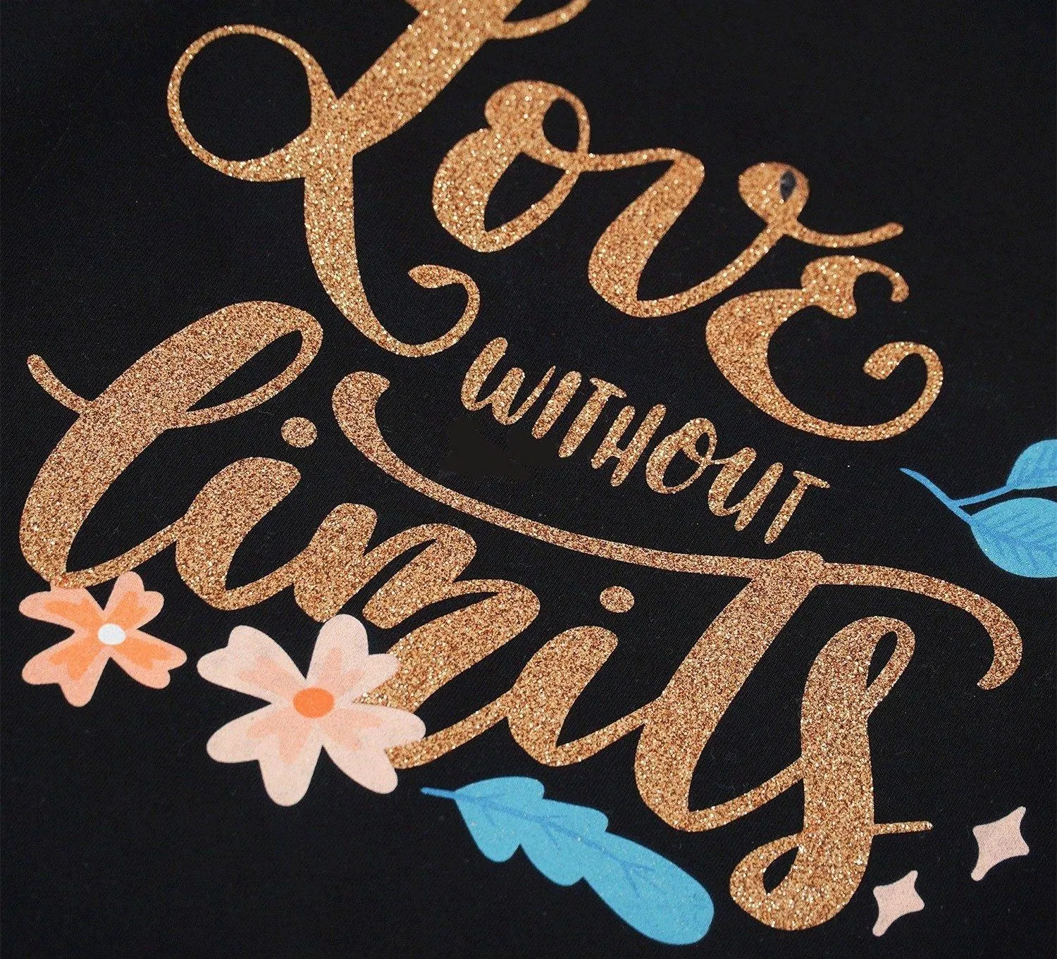 Các sản phẩm của STARTee Hà Nội (Ảnh STARTee Hà Nội) Các sản phẩm của STARTee Hà Nội (Ảnh STARTee Hà Nội)