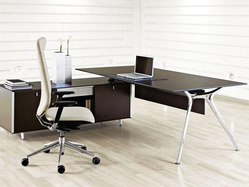 Mẫu bàn làm việc có thiết kế đột phá về phong cách và kiểu dáng mới lạ (Nguồn: Internet)