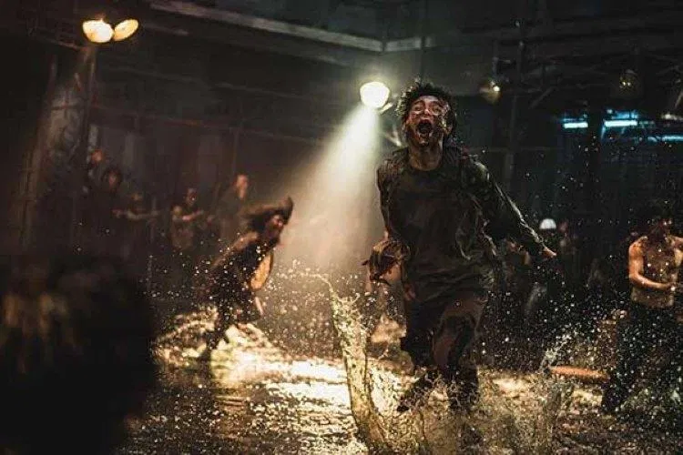 List 12 phim điện ảnh Hàn Quốc hay nhất năm 2020, xem ngay kẻo phí! Hơn Cả Một Gia Đình Kẻ Săn Mộ More Than Family phim điện ảnh hàn quốc hay nhất năm 2020