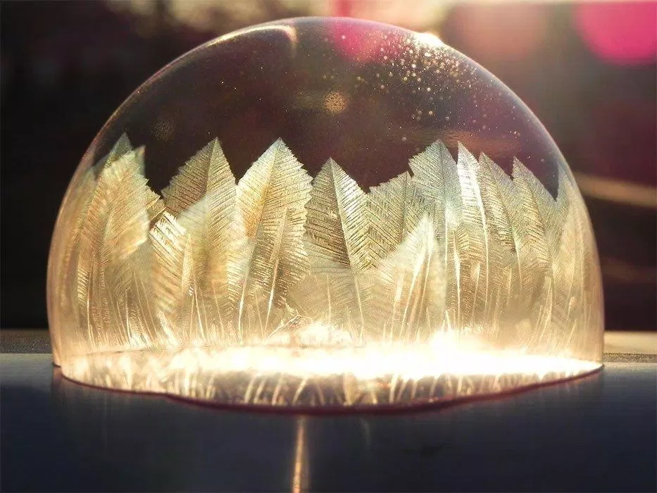 Bong bóng tuyết đẹp kỳ ảo. (Ảnh: Internet) Bong bóng tuyết đẹp kỳ ảo. (Ảnh: Internet)