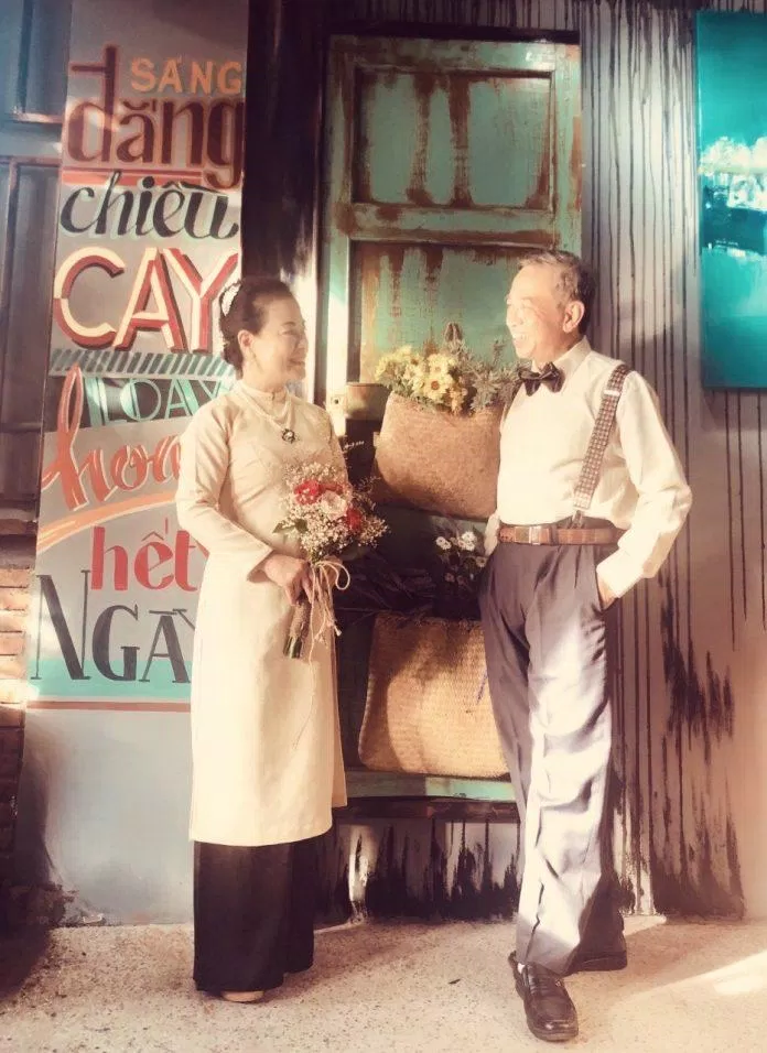 Chụp ảnh theo phong cách cổ xưa (Ảnh: Facebook Tiệm Cà Phê 1975)