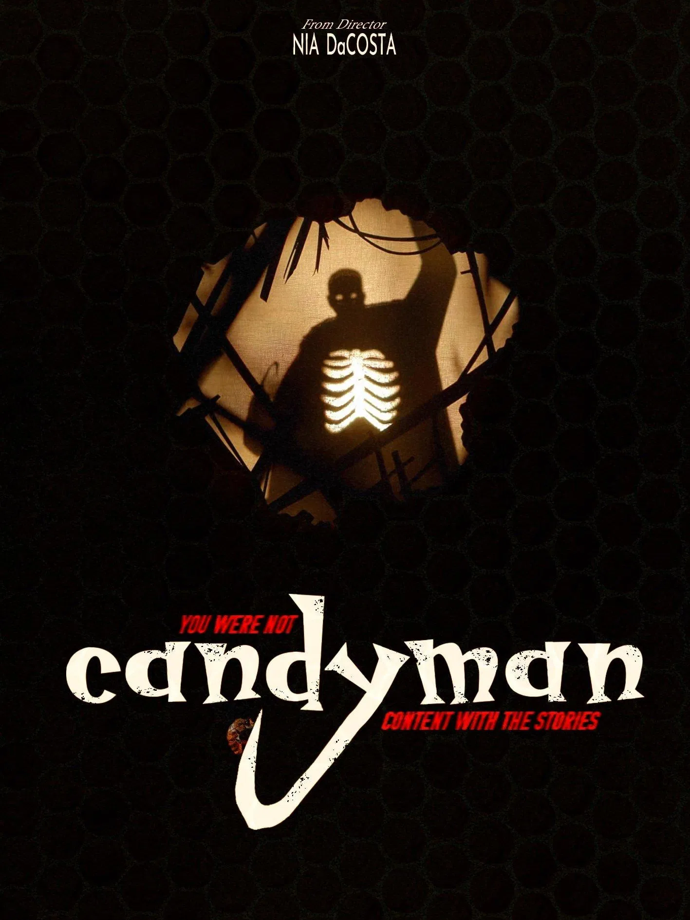 Tâm điểm của Candyman là bóng ma với một tay là móc câu (Ảnh: Internet). Tâm điểm của Candyman là bóng ma với một tay là móc câu (Ảnh: Internet).