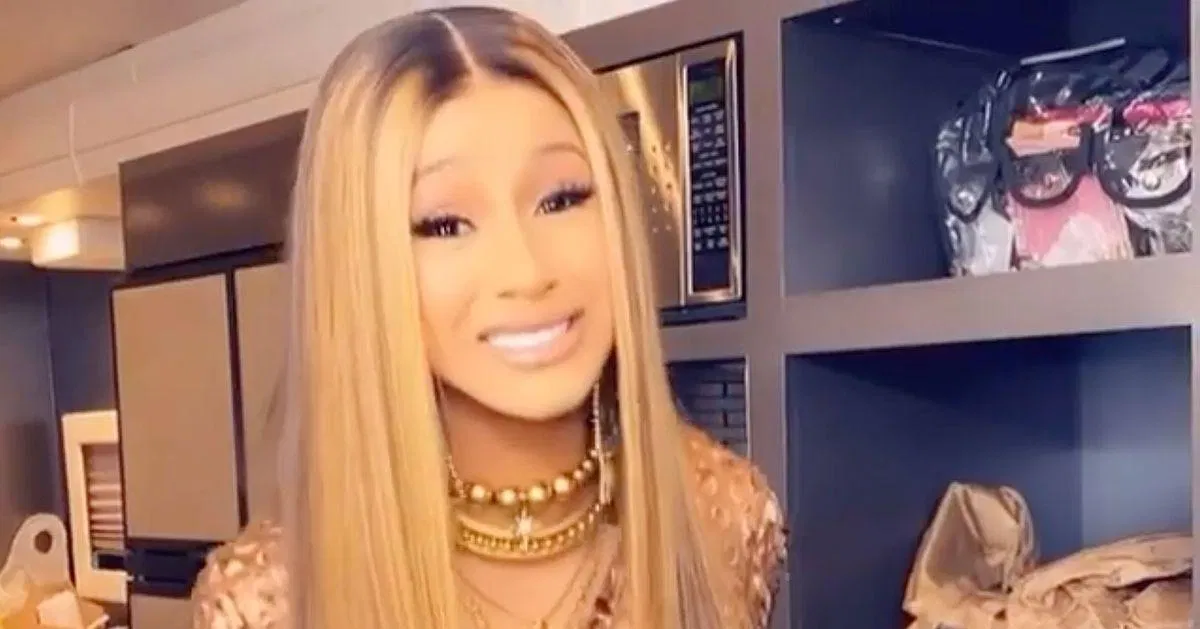 Cô nàng thể hiện sự lo ngại của mình đối với "virus corona" (Ảnh: Internet)