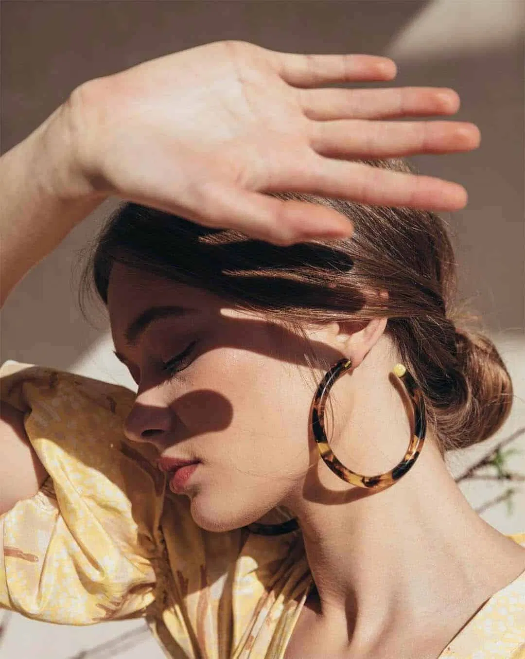 Đừng quên bảo vệ tóc khỏi mặt trời nhé (Nguồn: Internet).