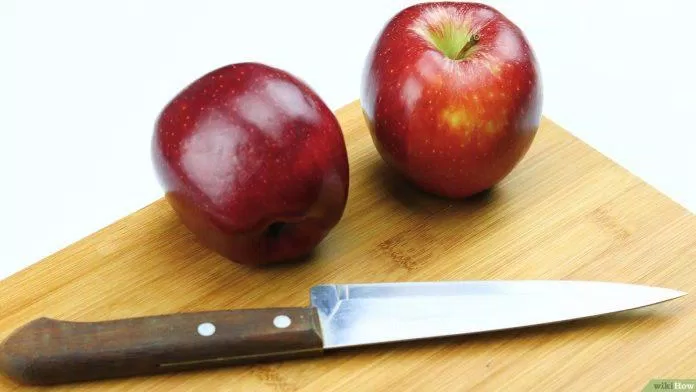 Ăn táo giúp bạn bổ sung chất xơ cần thiết cho cơ thể (Ảnh: Internet).