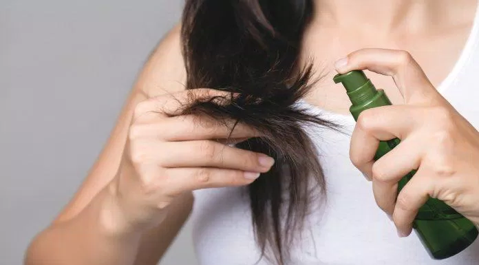 Dầu dưỡng tóc có nhiều công dụng như dưỡng ẩm, phục hồi tóc hư tổn hay giữ nếp tóc. (nguồn: internet)