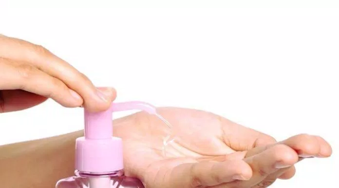 Dầu tẩy trang Biore Makeup Removing Perfect Oil tẩy trang cực kì hiệu quả (Nguồn: Internet)