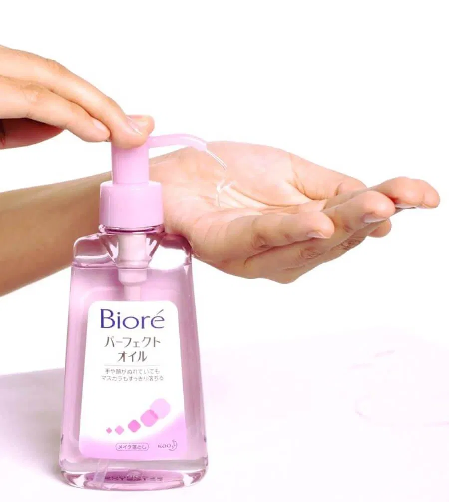 Dầu tẩy trang Biore Makeup Removing Perfect Oil tẩy trang cực kì hiệu quả (Nguồn: Internet)