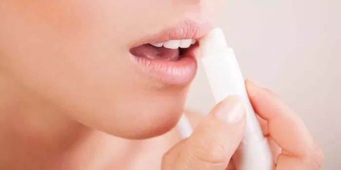 Son dưỡng môi là sản phẩm cấn thiết để có đôi môi căng mọng. (Nguồn: Internet)