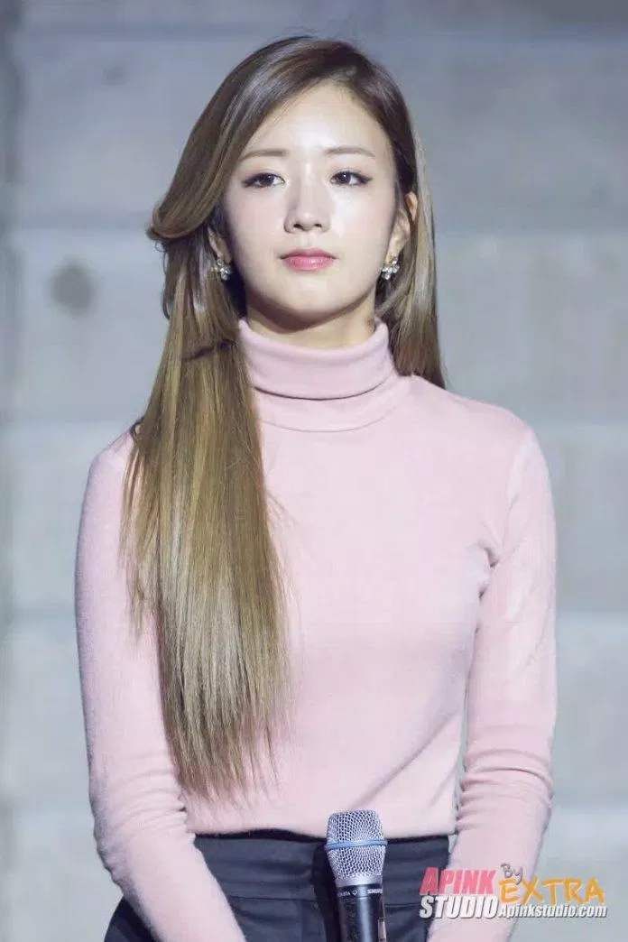 Bomi biến tấu tóc Hime trở nên duyên dáng hơn (Nguồn: Apink Studio)