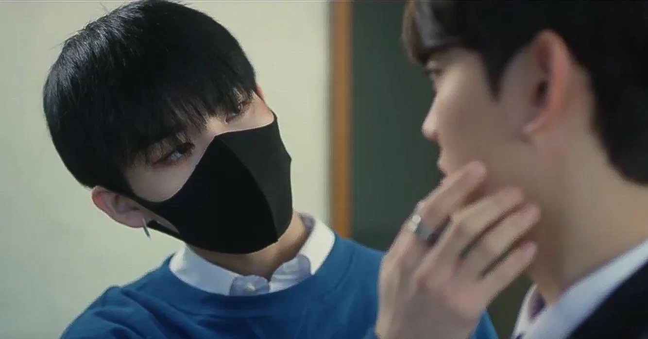 Mặc cho Yeon Woo lúc đầu trốn chạy sự theo đuổi của mình, Yoo Han lại càng cố gắng tiếp cận (Ảnh: Internet).