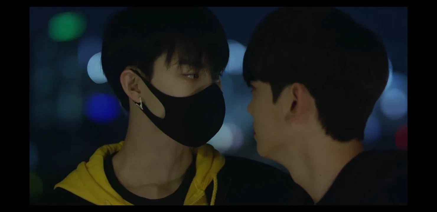 Ánh mắt Go Yoo Han lúc nhìn Yeon Woo luôn chứa đầy sự dịu dàng, quan tâm (Ảnh: Internet).