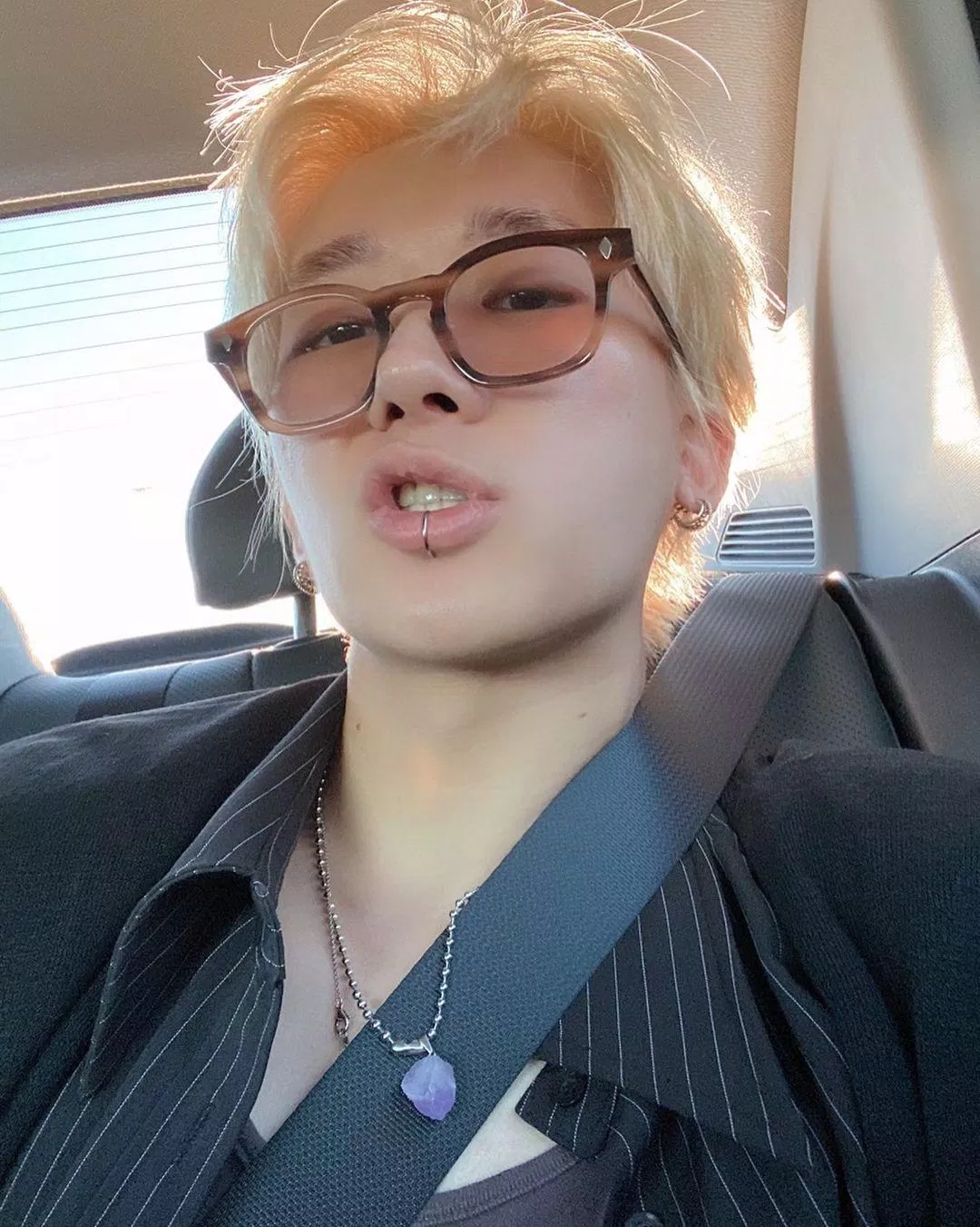 Gương mặt cá tính và thường xuyên nhuộm những màu tóc rực rỡ, Eugene Kim dễ dàng gây ấn tượng với khán giả mỗi khi anh chàng xuất hiện. (Ảnh: Internet) Gương mặt cá tính và thường xuyên nhuộm những màu tóc rực rỡ, Eugene Kim dễ dàng gây ấn tượng với khán giả mỗi khi anh chàng xuất hiện. (Ảnh: Internet)