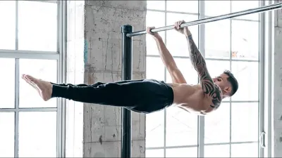 Tư thế quá chuẩn và quá pro của động tác front lever (Ảnh: Internet). Tư thế quá chuẩn và quá pro của động tác front lever (Ảnh: Internet).
