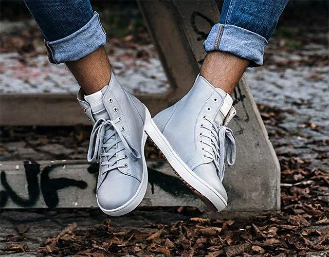 Sneaker Unisex với gam màu trẻ trung cực kỳ hợp ý cho chàng "diện" mọi dịp đặc biệt. (Nguồn" Internet)