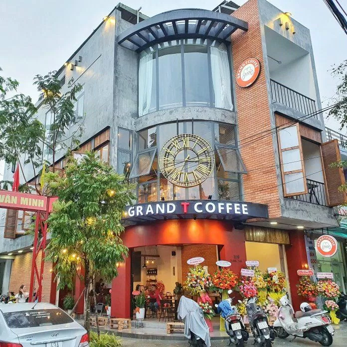 Grand T Coffee có không gian tháng mát, rộng rãi (Nguồn: Internet)