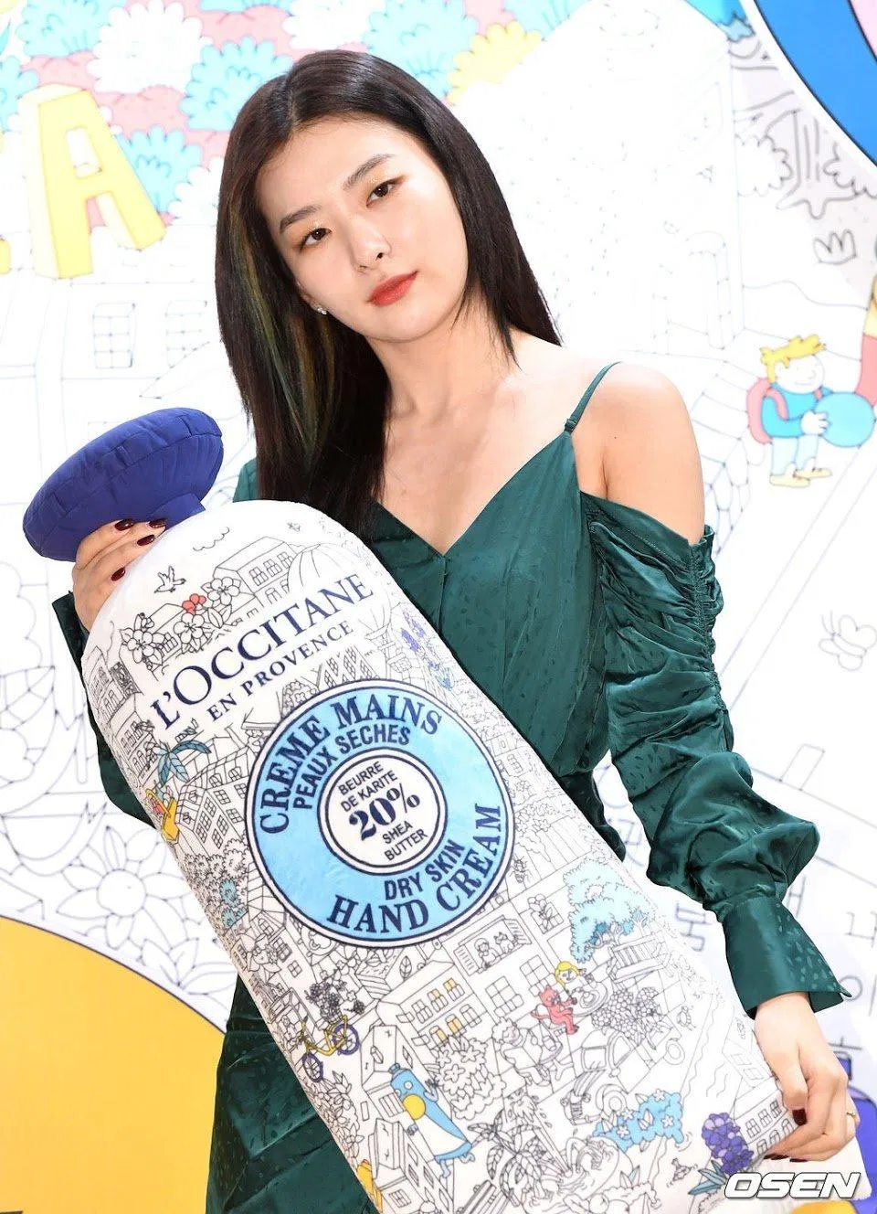 Seulgi - thành viên nhóm nhạc Hàn Quốc Red Velvet - là gương mặt đại diện cho dòng sản phẩm Makeup của L'Occitane. (nguồn: internet) Thương hiệu mỹ phẩm LOccitane - bí quyết dưỡng da thiên nhiên của phụ nữ Pháp các hãng mỹ phẩm thiên nhiên Loccitane my pham loccitane mỹ phẩm thiên nhiên của pháp thuong hieu my pham loccitane