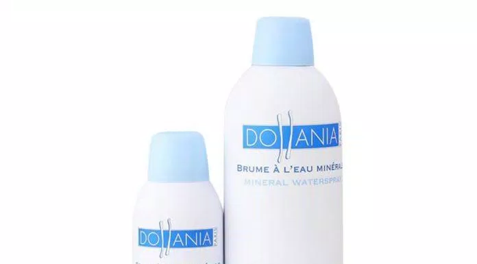 Hai thiết kế với dung tích 150ml (bên trái) và 400ml (bên phải) của xịt khoáng Dollania Mineral Water Spray (Ảnh: Internet).