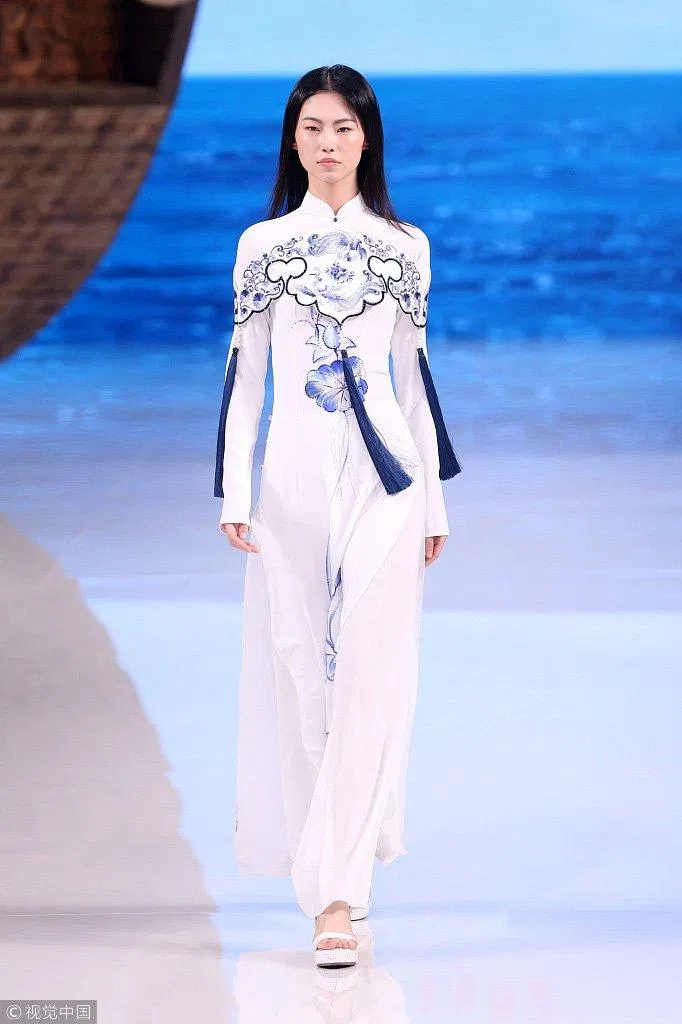 Áo dài Việt Nam xuất hiện trong bộ sưu tập thiết kế của Trung với tiêu đề trang phục truyền thống Trung Quốc (Nguồn: Internet)