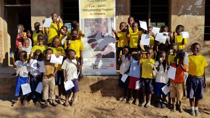 Hiệp hội L'Occitane là đối tác của UNICEF từ năm 2017 trong nhiệm vụ chăm sóc đôi mắt cho trẻ em trên toàn thế giới. (nguồn: internet) Thương hiệu mỹ phẩm LOccitane - bí quyết dưỡng da thiên nhiên của phụ nữ Pháp các hãng mỹ phẩm thiên nhiên Loccitane my pham loccitane mỹ phẩm thiên nhiên của pháp thuong hieu my pham loccitane