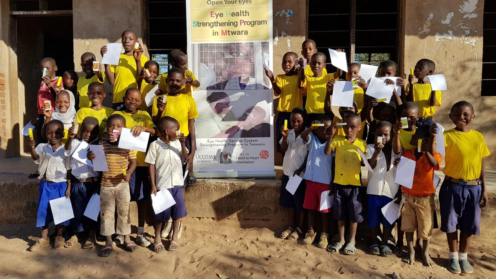 Hiệp hội L'Occitane là đối tác của UNICEF từ năm 2017 trong nhiệm vụ chăm sóc đôi mắt cho trẻ em trên toàn thế giới. (nguồn: internet) Thương hiệu mỹ phẩm LOccitane - bí quyết dưỡng da thiên nhiên của phụ nữ Pháp các hãng mỹ phẩm thiên nhiên Loccitane my pham loccitane mỹ phẩm thiên nhiên của pháp thuong hieu my pham loccitane