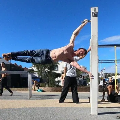 Hình ảnh này rất dễ bắt gặp ở các sân tập street workout đúng không? (Ảnh: Internet). Hình ảnh này rất dễ bắt gặp ở các sân tập street workout đúng không? (Ảnh: Internet).