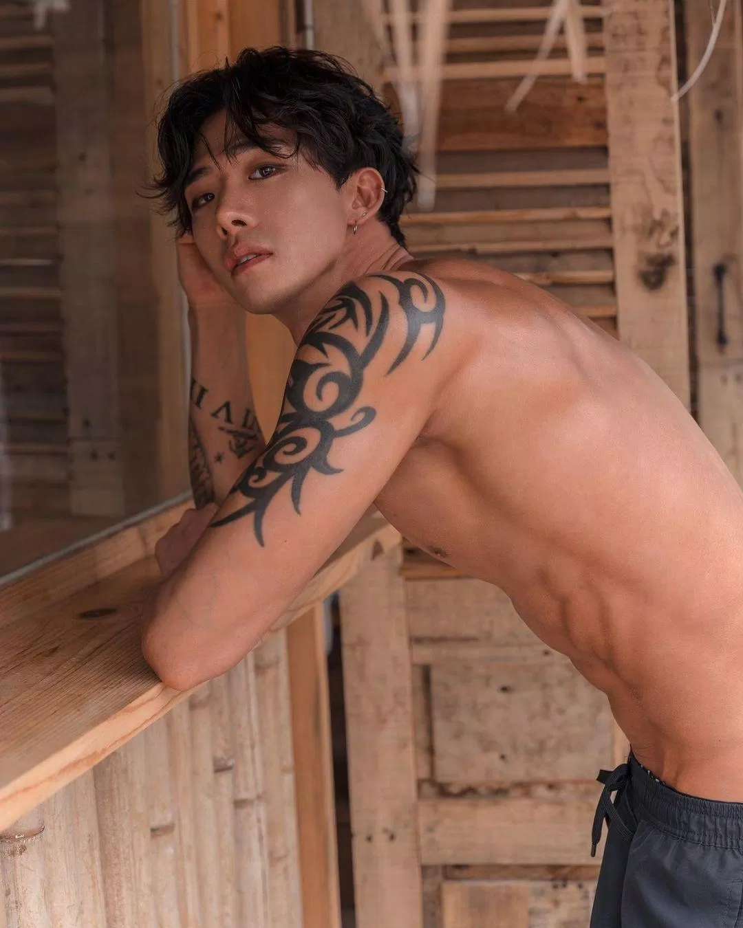 Gương mặt điển trai cùng thân hình nóng bỏng khiến Cha Hyun Seung không chỉ thành công ở nghề chính mà còn được nhiều hãng thời trang ưu ái lựa chọn. (Ảnh: Internet) Gương mặt điển trai cùng thân hình nóng bỏng khiến Cha Hyun Seung không chỉ thành công ở nghề chính mà còn được nhiều hãng thời trang ưu ái lựa chọn. (Ảnh: Internet)