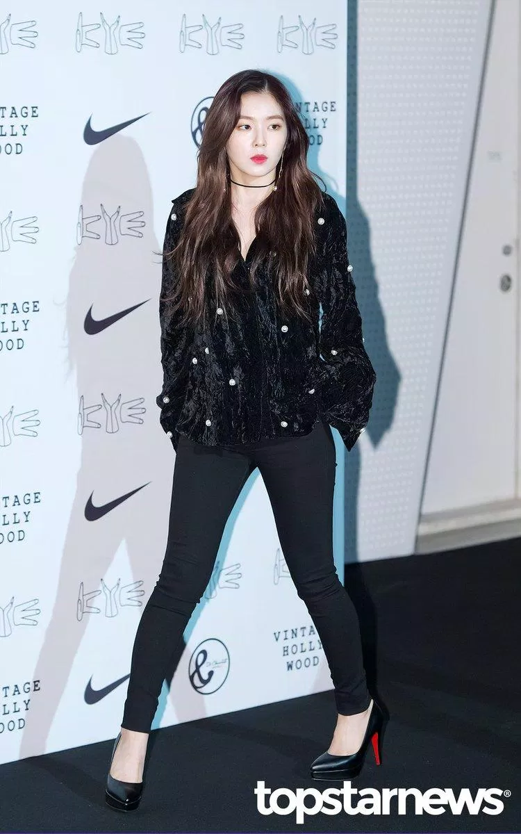 Tuy nhiên cô nàng lại sở hữu vóc dáng nhỏ bé cùng đôi chân khiêm tốn. (Nguồn: Internet) Tuy nhiên cô nàng lại sở hữu vóc dáng nhỏ bé cùng đôi chân khiêm tốn. (Nguồn: Internet)