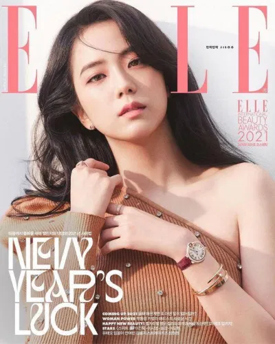 Tháng 1 mới đây, Jisoo chính là người khai niên cho ELLE cùng trang sức Cartier (Nguồn: Internet)