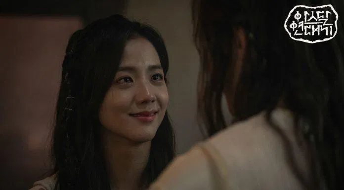 Trước đó Jisoo đã nhận một vai khách mời ngắn trong bộ phim Biên Niên Sử Arthdal của tvN (Ảnh: Internet) Trước đó Jisoo đã nhận một vai khách mời ngắn trong bộ phim Biên Niên Sử Arthdal của tvN (Ảnh: Internet)