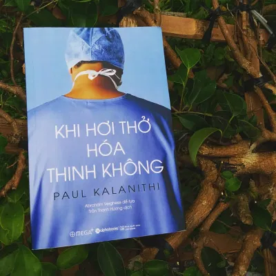 Bìa cuốn sách Khi Hơi Thở Hóa Thinh Không (Nguồn: Internet).