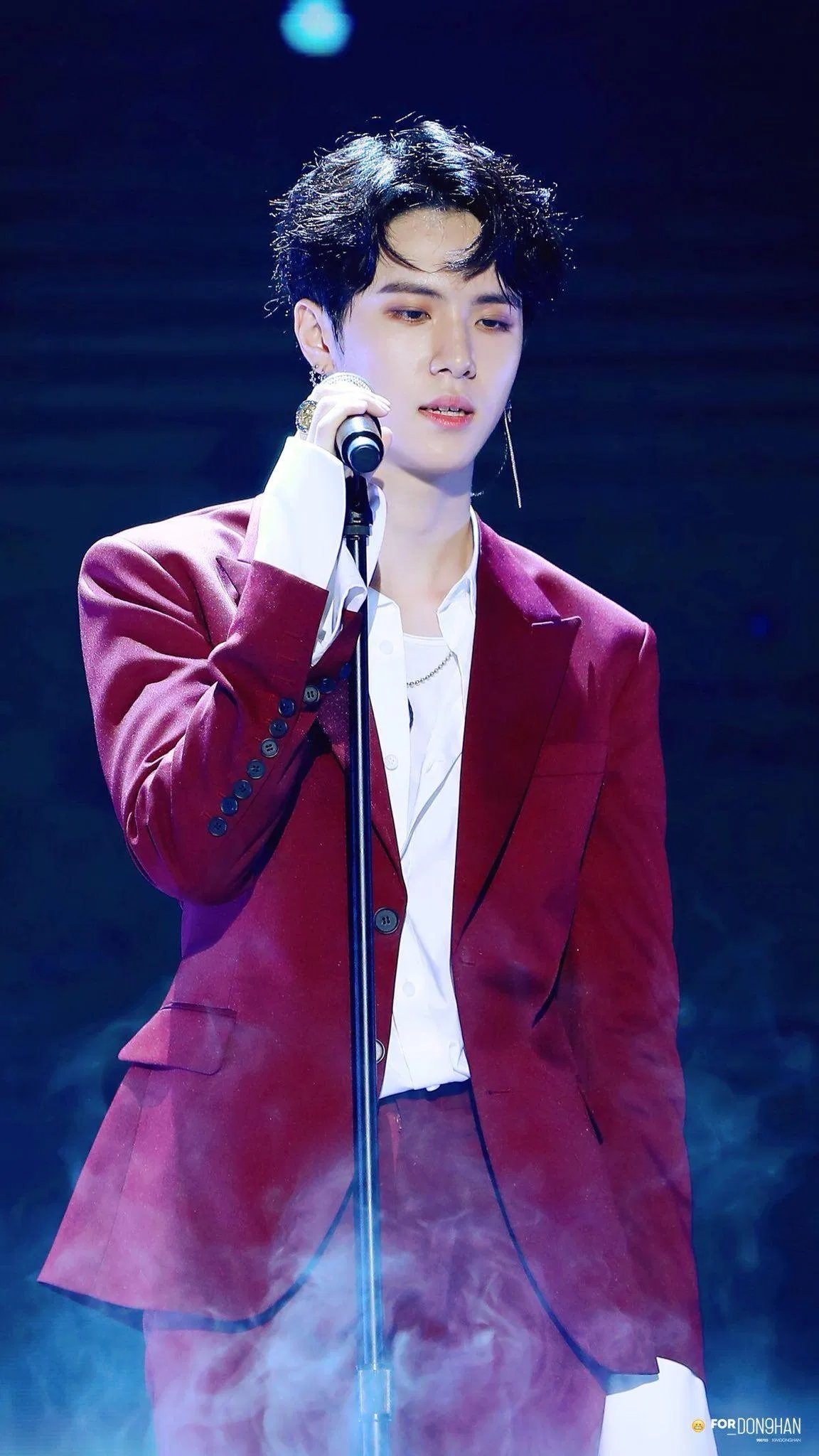 Thực tập sinh của Produce 101 mùa 2 và cựu thành viên JBJ - Kim Dong Han, nay đã ra mắt trong WEi (Ảnh: Internet).