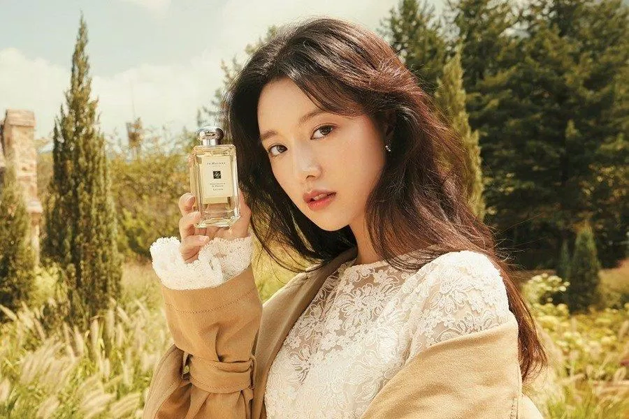 Ngôi sao "Thanh Xuân Vật Vã" đã được tuyển chọn trên đường phố khi còn là học sinh trung học. (Ảnh: Internet) Ngôi sao "Thanh Xuân Vật Vã" đã được tuyển chọn trên đường phố khi còn là học sinh trung học. (Ảnh: Internet)