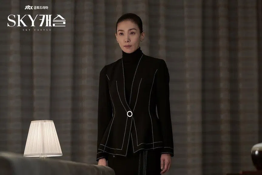 Kim Seo Hyung vào vai Kim Joo Young đáng sợ trong Sky Castle. (Nguồn: Internet)