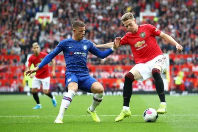 Trong trận đấu này, Chelsea để lộ quá nhiều khoảng trống cho MU. (Ảnh: Internet)