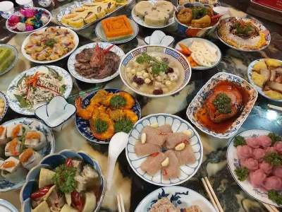 Các món ăn ngày tết rất ngon và nhiều dưỡng chất, nhưng cũng dễ gây đầy bụng khó tiêu (Ảnh: Internet). Các món ăn ngày tết rất ngon và nhiều dưỡng chất, nhưng cũng dễ gây đầy bụng khó tiêu (Ảnh: Internet).