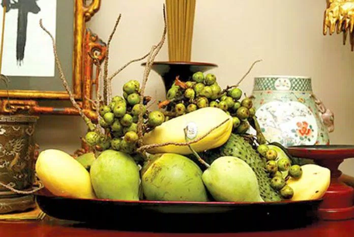 Mâm ngũ quả gồm 5 loại trái cây thể hiện mong muốn năm mới đầy đủ, như ý của gia chủ (Ảnh: Internet)