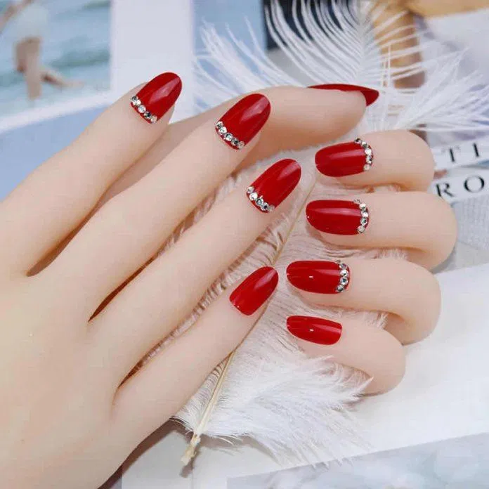 Mẫu nail Tết 2023 màu đỏ may mắn (Ảnh: Internet)