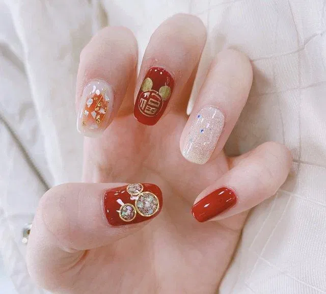 Mẫu nail Tết 2023 màu đỏ may mắn (Ảnh: Internet)