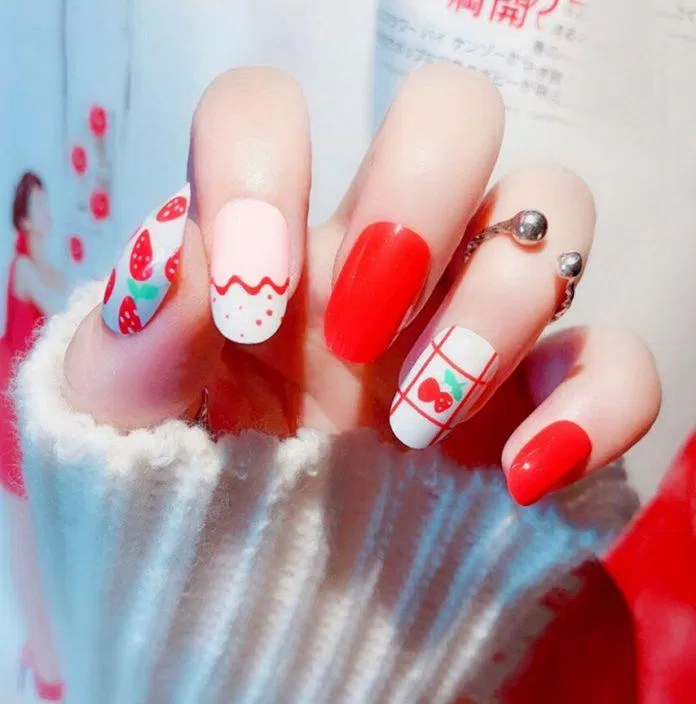 Mẫu nail đẹp nổi bật đón Tết. (ảnh: Internet)