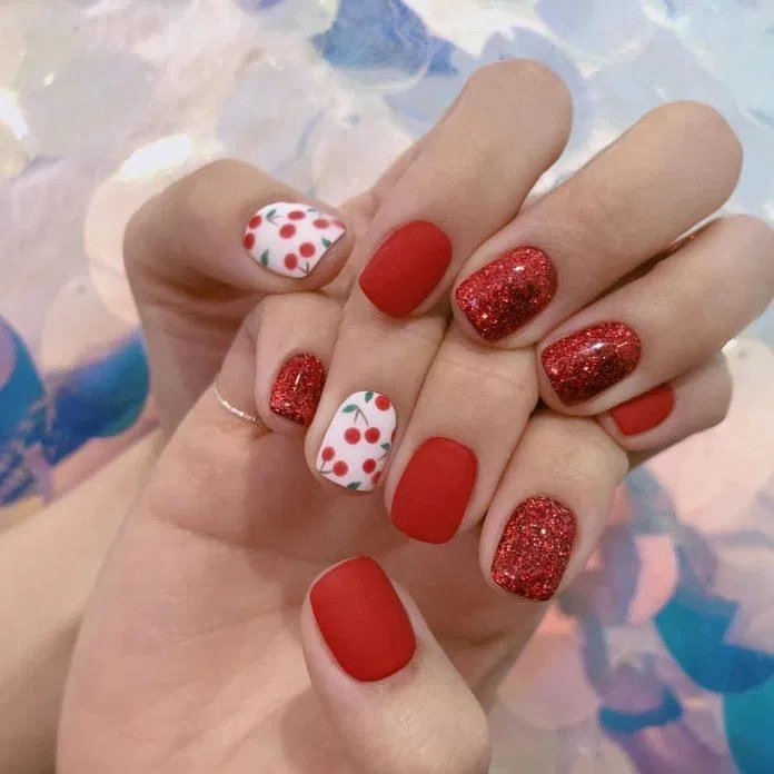Mẫu nail Tết 2023 màu đỏ may mắn (Ảnh: Internet)